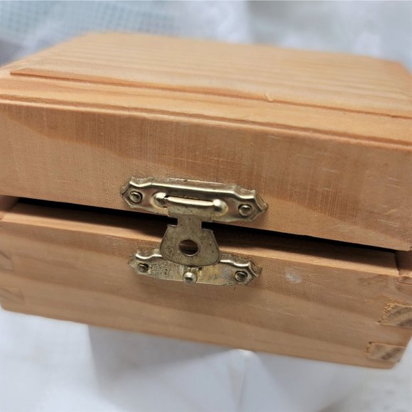 Sweet Vintage Wood Box Tongue & Groove - Picture 7 of 8